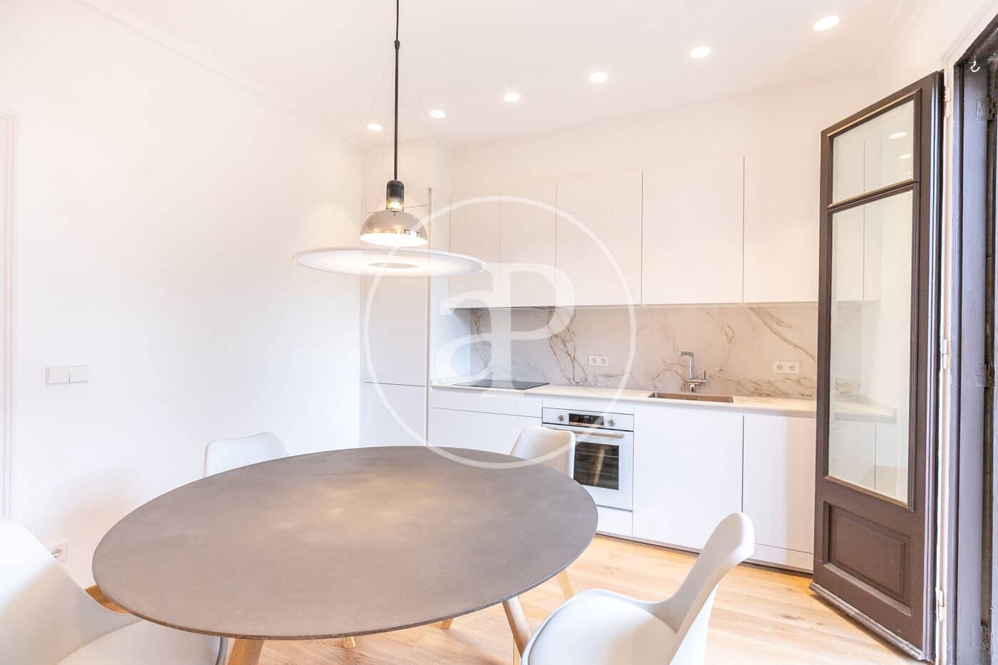 Appartement de 5 chambres à louer à Barcelone ville - 3 150 € (Ref: 8986683)