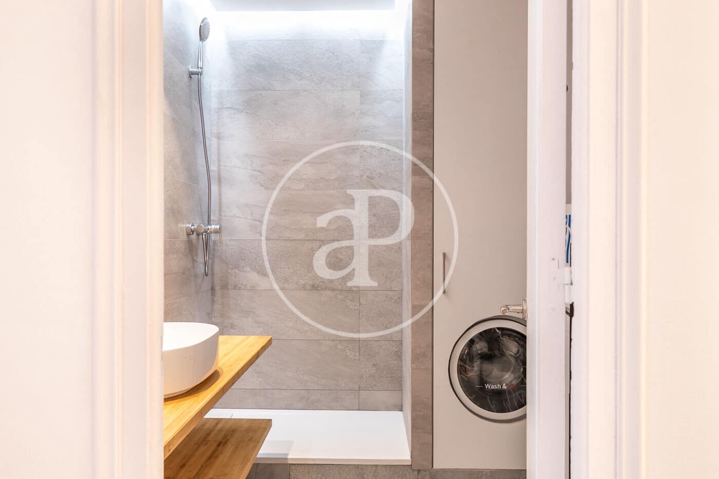 Appartement de 5 chambres à louer à Barcelone ville - 3 150 € (Ref: 8986683)