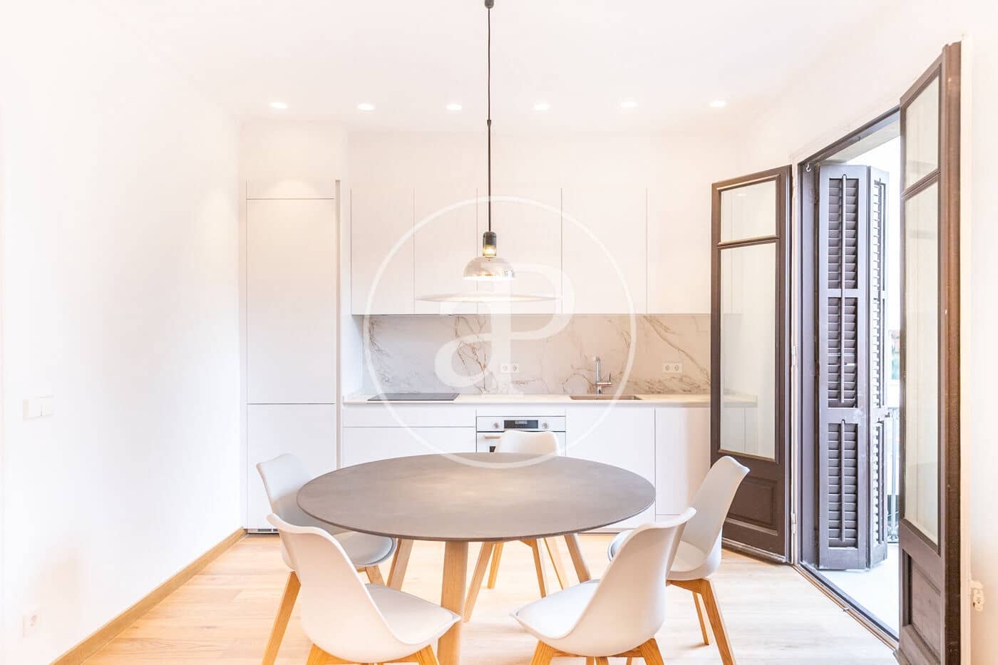Appartement de 5 chambres à louer à Barcelone ville - 3 150 € (Ref: 8986683)