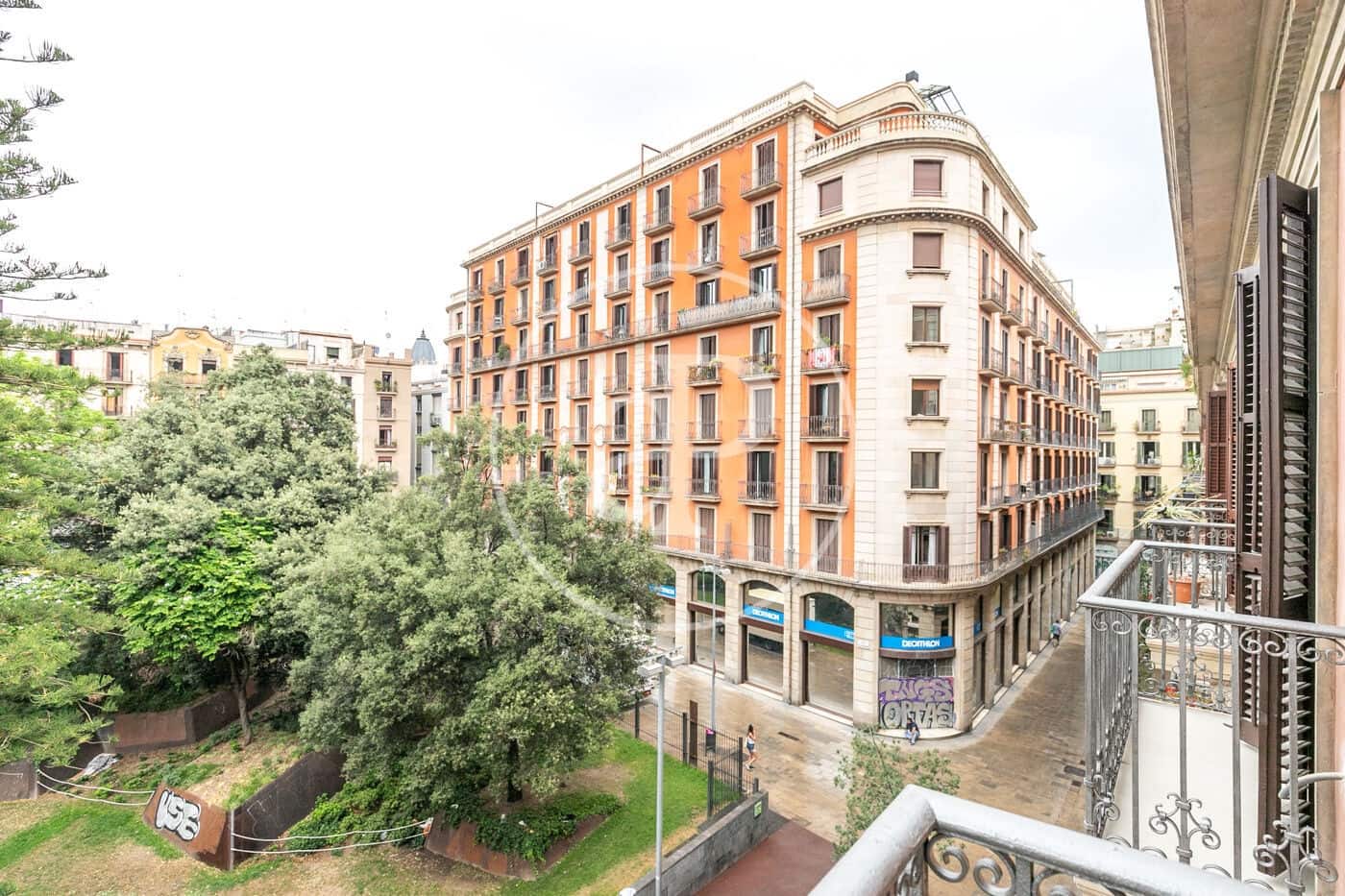 Appartement de 5 chambres à louer à Barcelone ville - 3 150 € (Ref: 8986683)