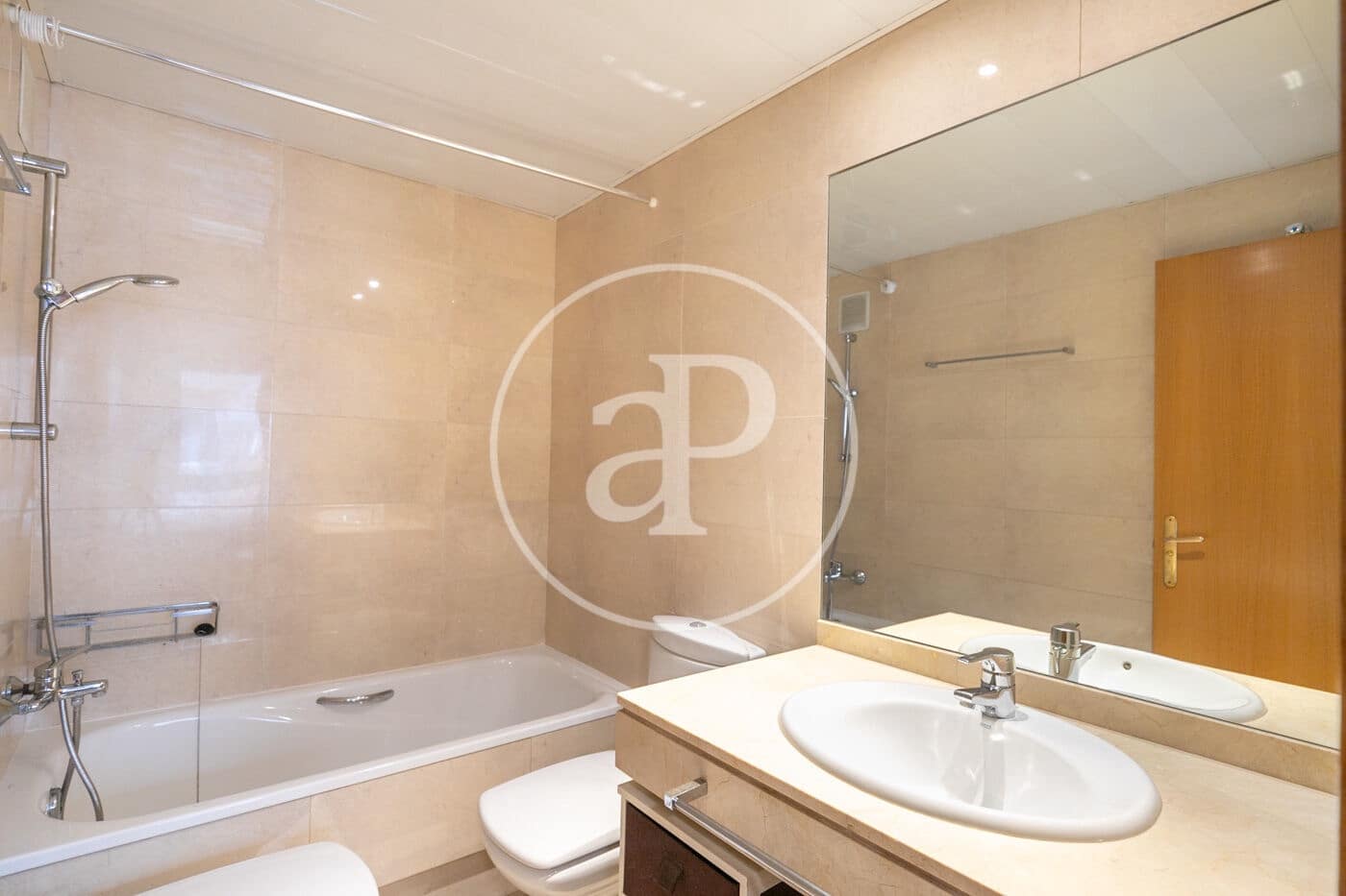 3 bedroom Apartment for rent in Barcelona city - € 2,500 (Ref: 8986684)