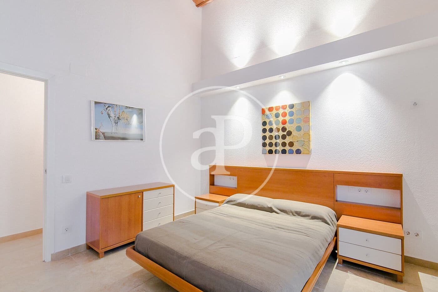 Apartamento de 4 habitaciones en Barcelona ciudad en alquiler - 3.200 € (Ref: 8986687)