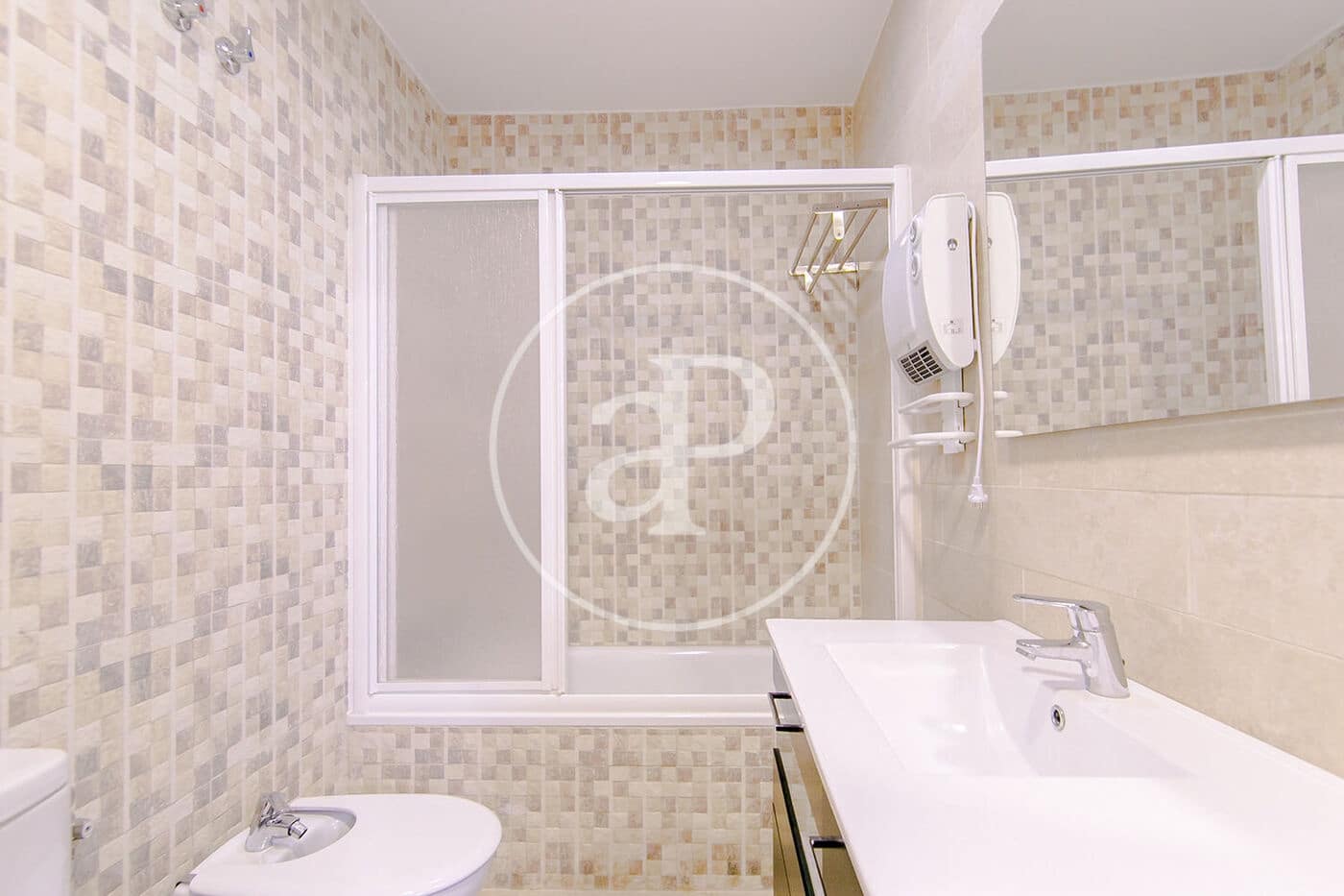 Apartamento de 4 habitaciones en Barcelona ciudad en alquiler - 3.200 € (Ref: 8986687)