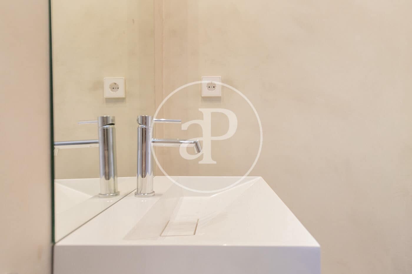 2 bedroom Apartment for rent in Barcelona city - € 1,700 (Ref: 8986695)