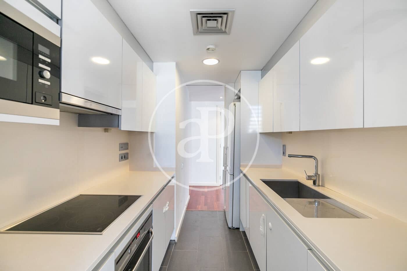 2 soverom Leilighet til leie i Barcelona by med garasje - € 1 900 (Ref: 8986700)