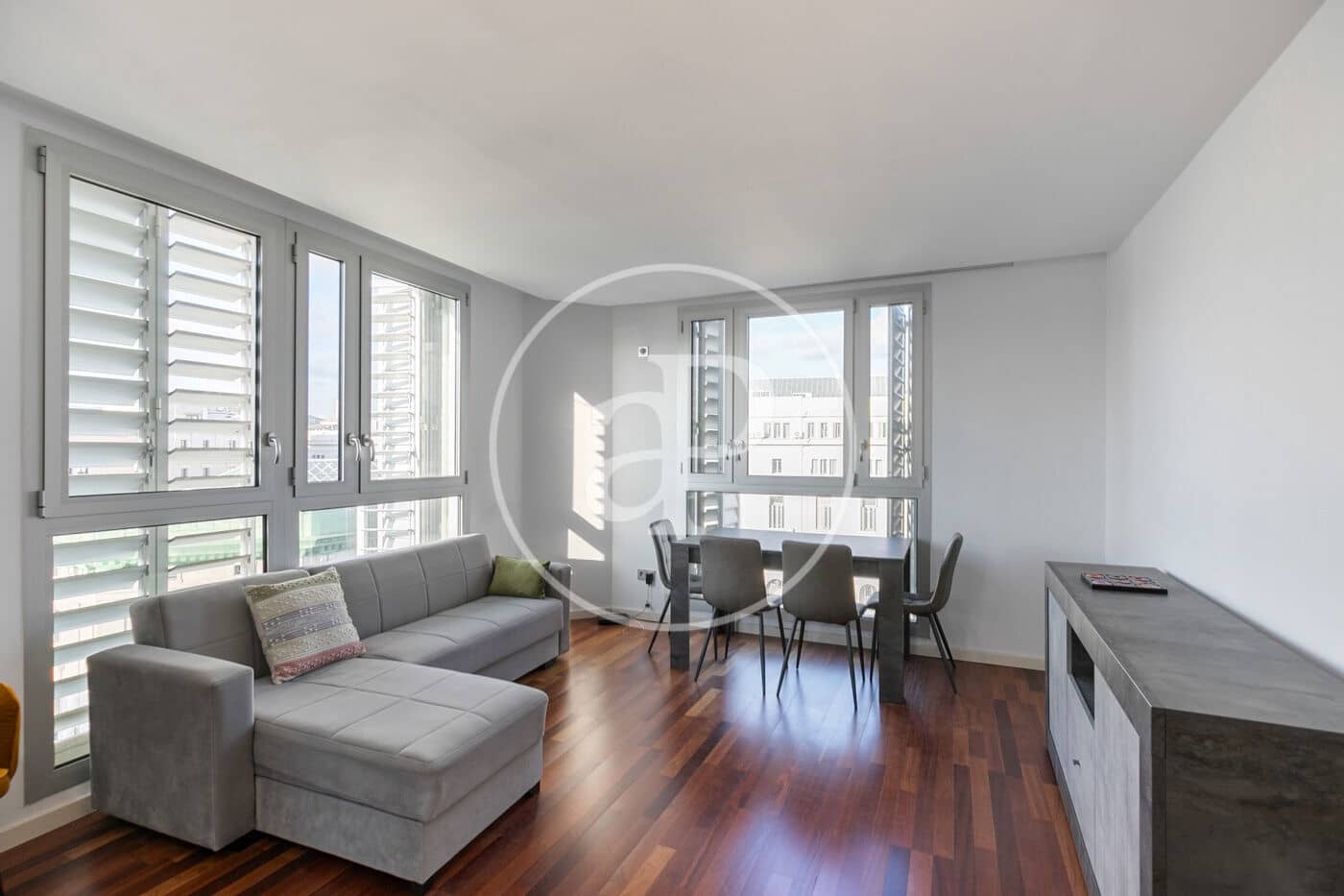 2 soverom Leilighet til leie i Barcelona by med garasje - € 1 900 (Ref: 8986700)