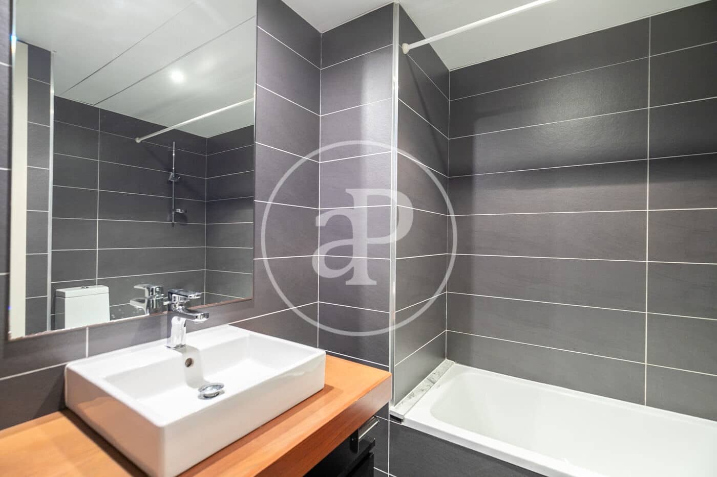 2 soverom Leilighet til leie i Barcelona by med garasje - € 1 900 (Ref: 8986700)