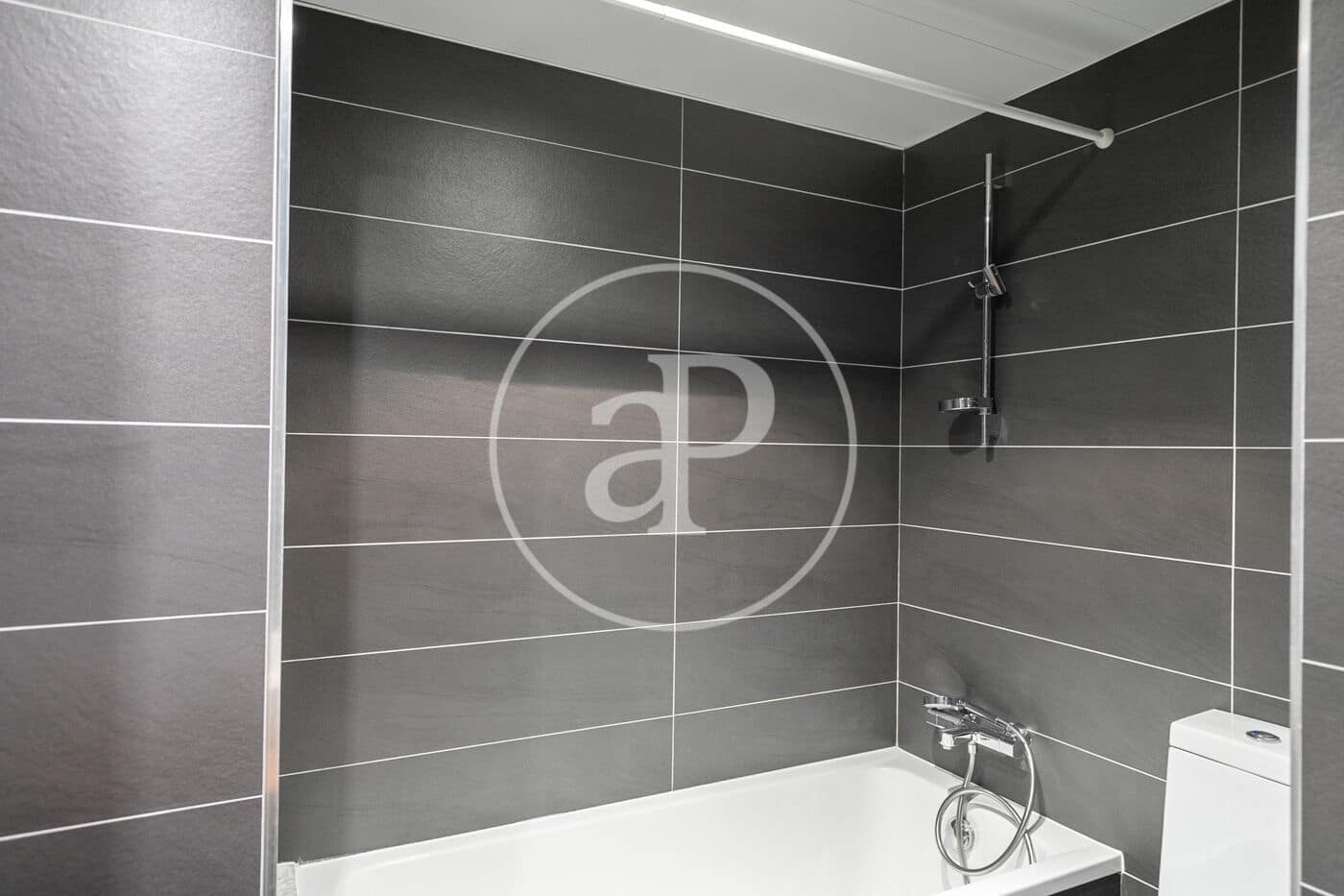 2 soverom Leilighet til leie i Barcelona by med garasje - € 1 900 (Ref: 8986700)