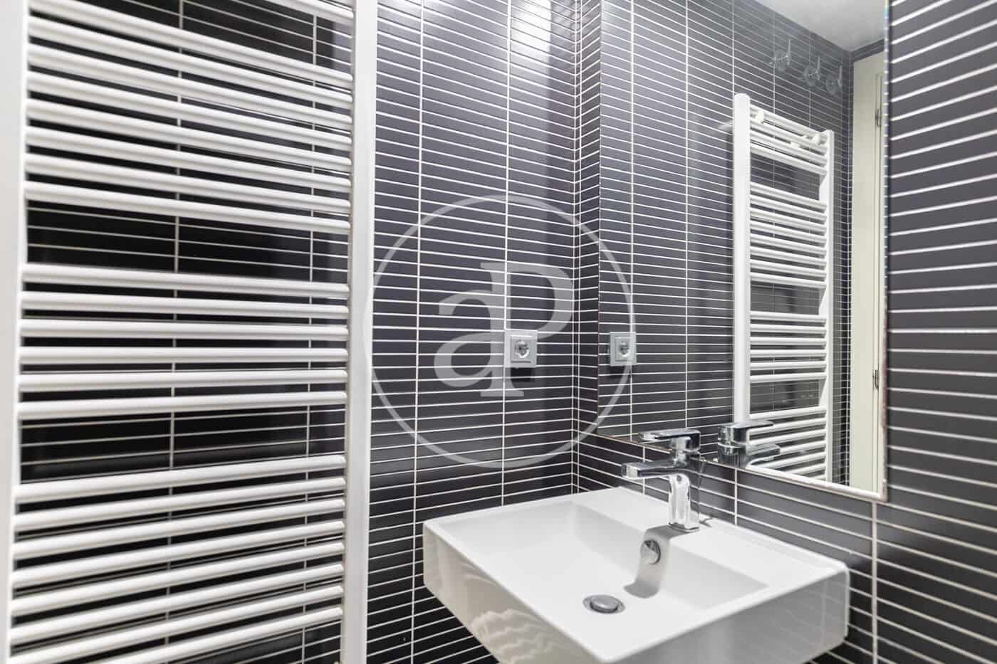 2 soverom Leilighet til leie i Barcelona by med garasje - € 1 900 (Ref: 8986700)