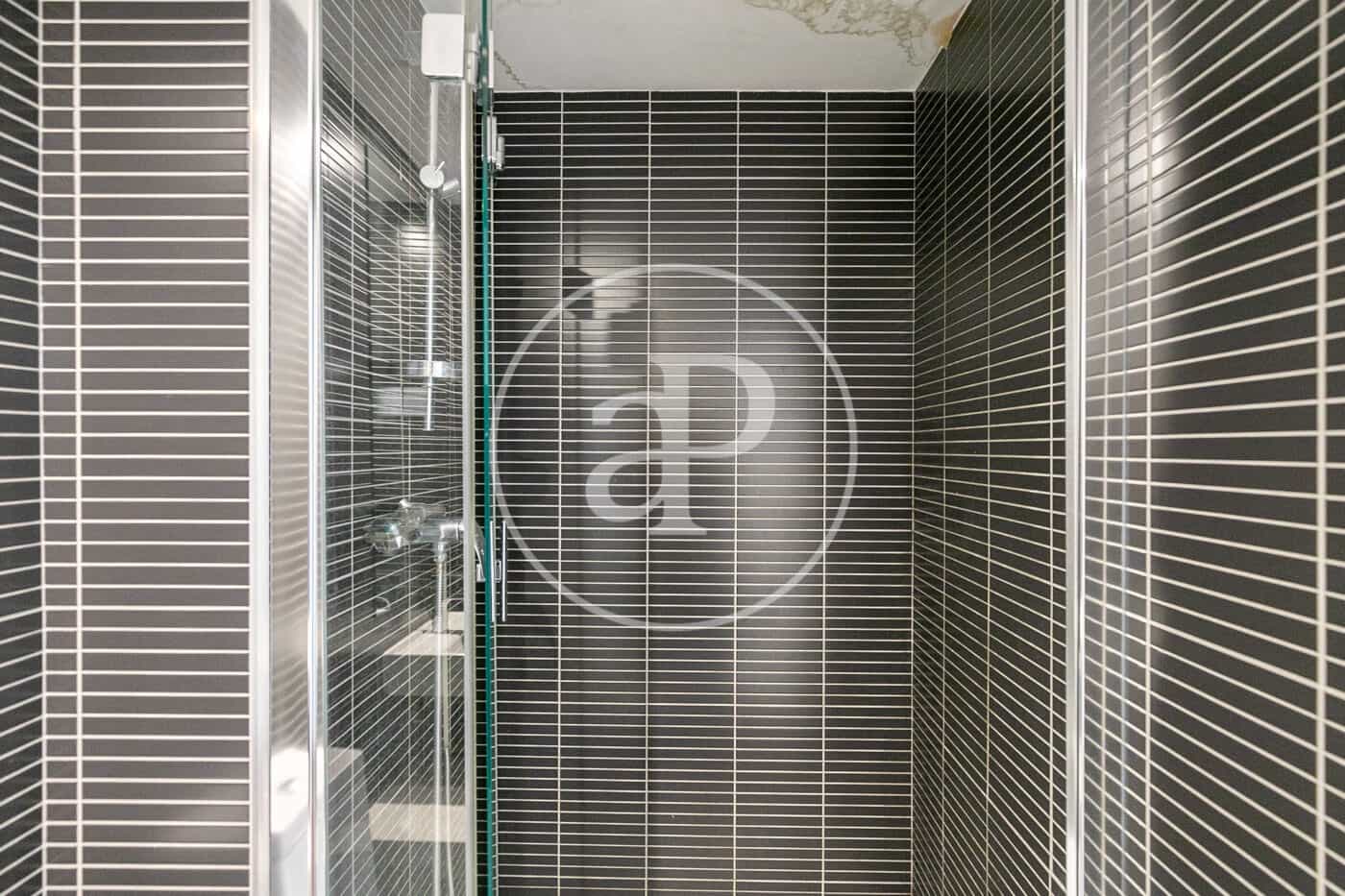 2 soverom Leilighet til leie i Barcelona by med garasje - € 1 900 (Ref: 8986700)