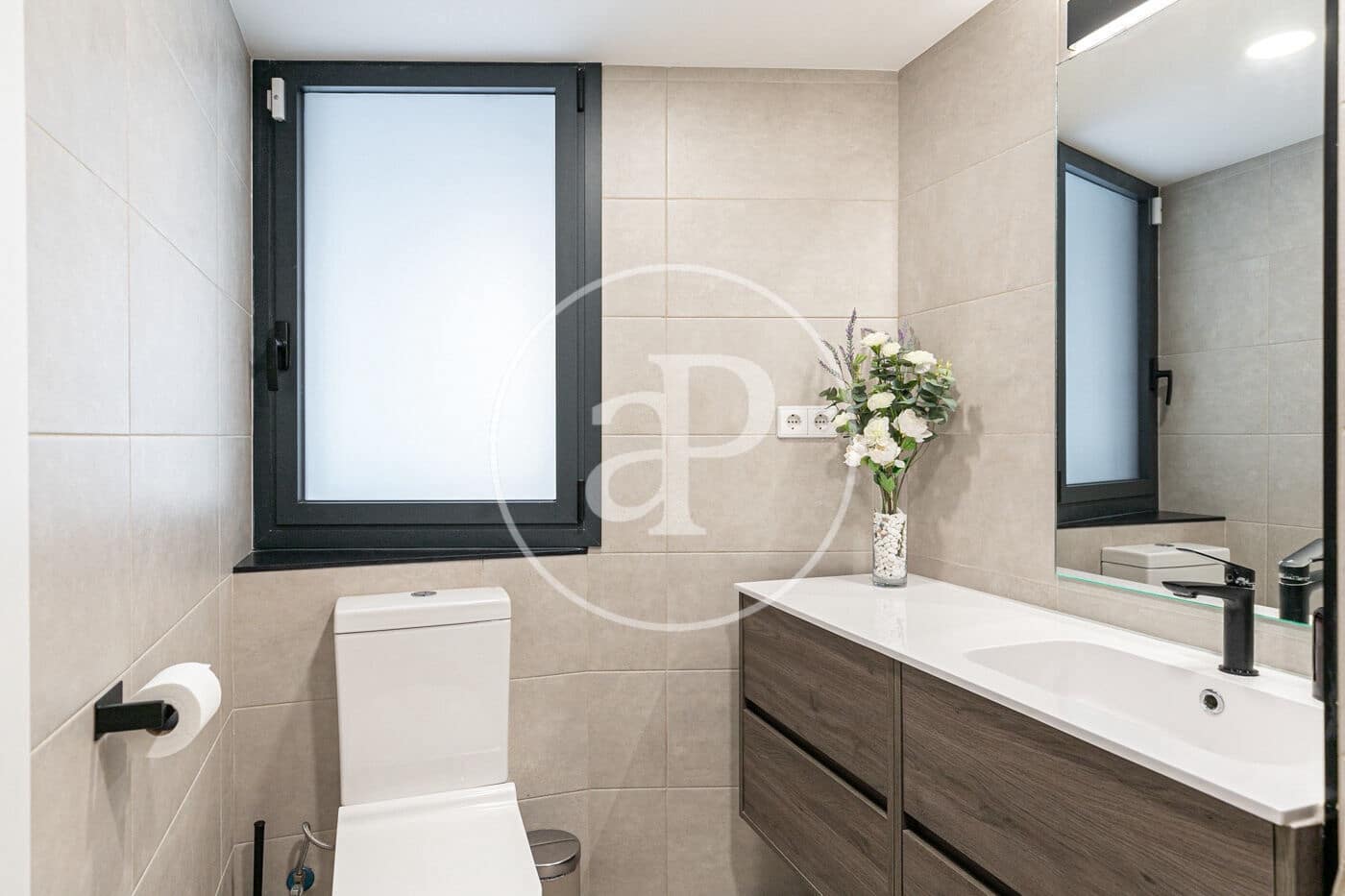 Appartement de 2 chambres à louer à Barcelone ville - 1 990 € (Ref: 8986716)