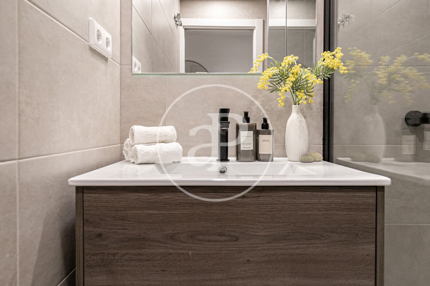 Appartement de 2 chambres à louer à Barcelone ville - 1 990 € (Ref: 8986716)