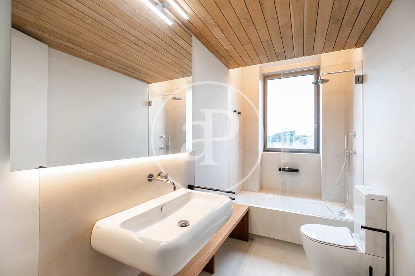 3 soveværelse Lejlighed til leje i Barcelona by med swimmingpool - € 4.950 (Ref: 8986729)