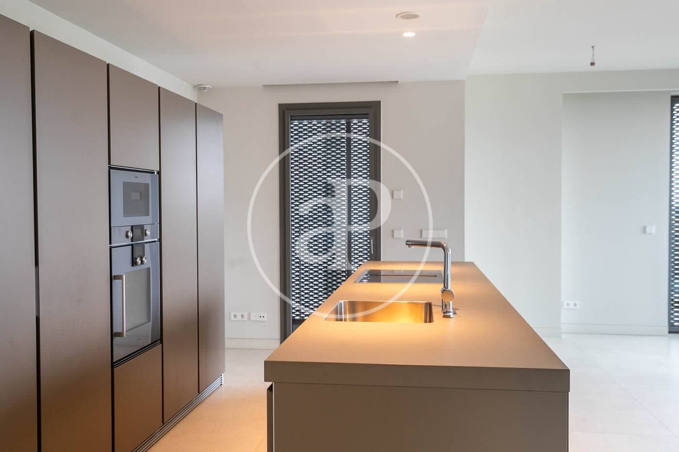 3 soveværelse Lejlighed til leje i Barcelona by med swimmingpool - € 4.950 (Ref: 8986729)