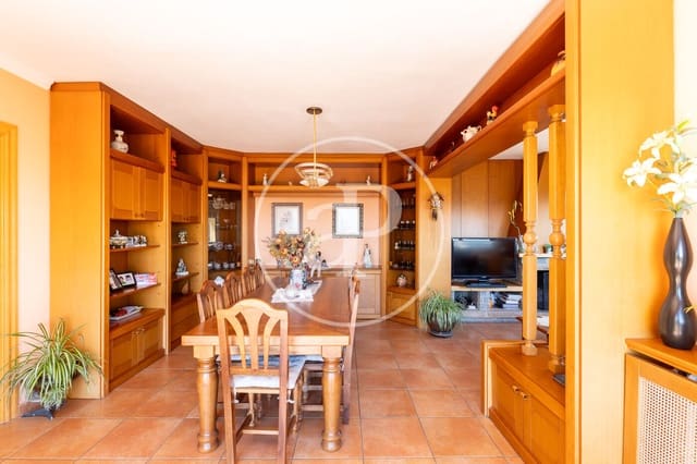 4 soveværelse Villa til salg i Sant Feliu del Raco, Castellar del Vallès - € 575.000 (Ref: 8986733)