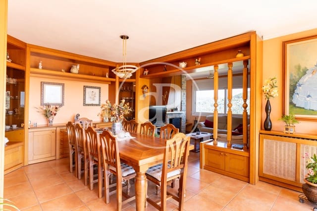 4 soveværelse Villa til salg i Sant Feliu del Raco, Castellar del Vallès - € 575.000 (Ref: 8986733)