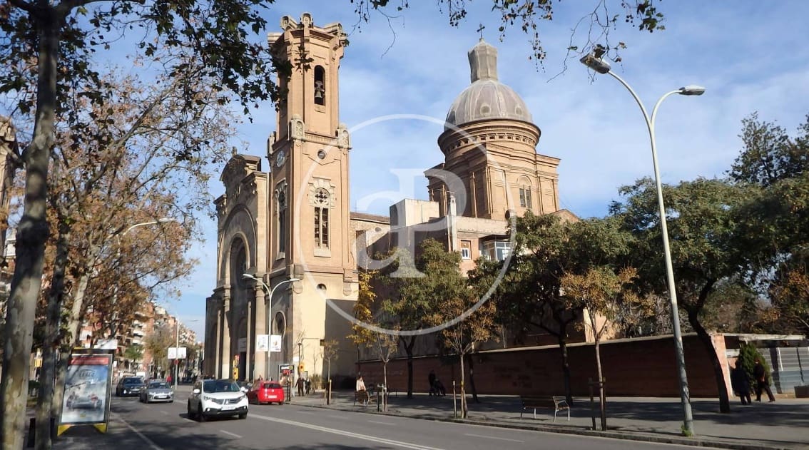 8 soverom Villa til salgs i Barcelona by - € 975 000 (Ref: 8986744)