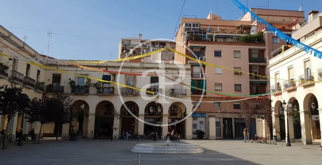 8 soverom Villa til salgs i Sant Andreu de Palomar, Barcelona by - € 975 000 (Ref: 8986744)