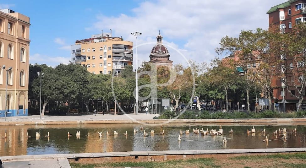 8 soverom Villa til salgs i Barcelona by - € 975 000 (Ref: 8986744)