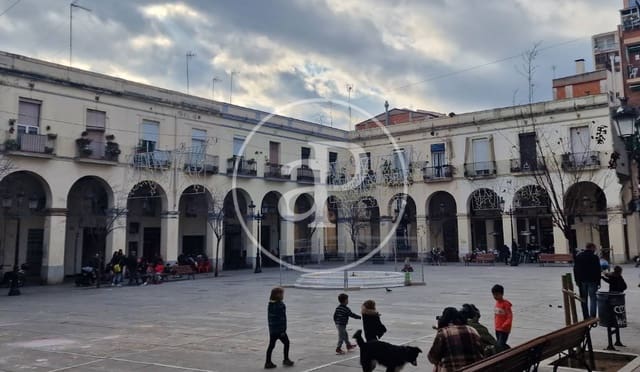 8 soverom Villa til salgs i Sant Andreu de Palomar, Barcelona by - € 975 000 (Ref: 8986744)