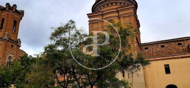 8 soverom Villa til salgs i Sant Andreu de Palomar, Barcelona by - € 975 000 (Ref: 8986744)