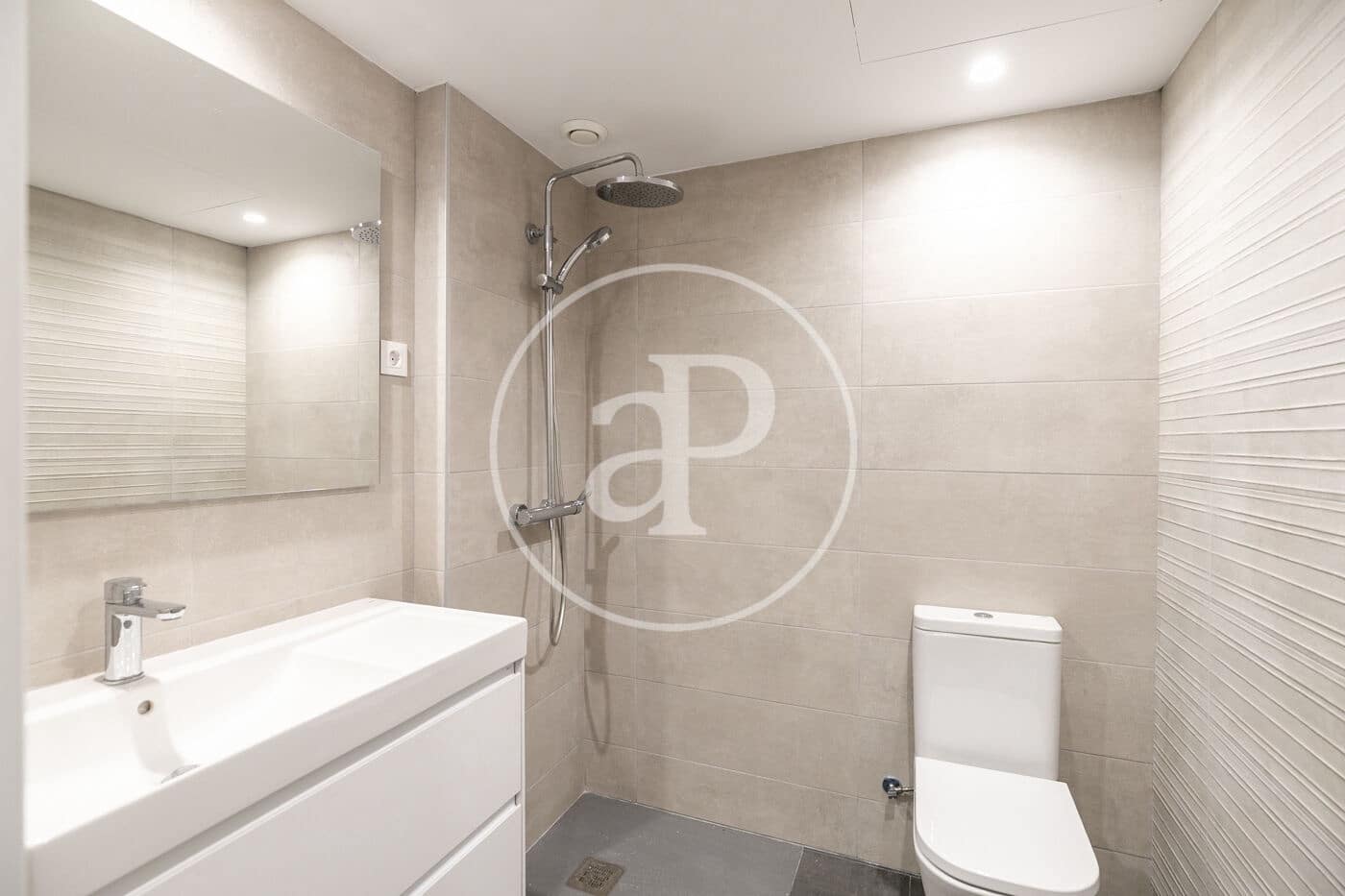 Leilighet til salgs i L'Hospitalet de Llobregat - € 465 000 (Ref: 8986789)