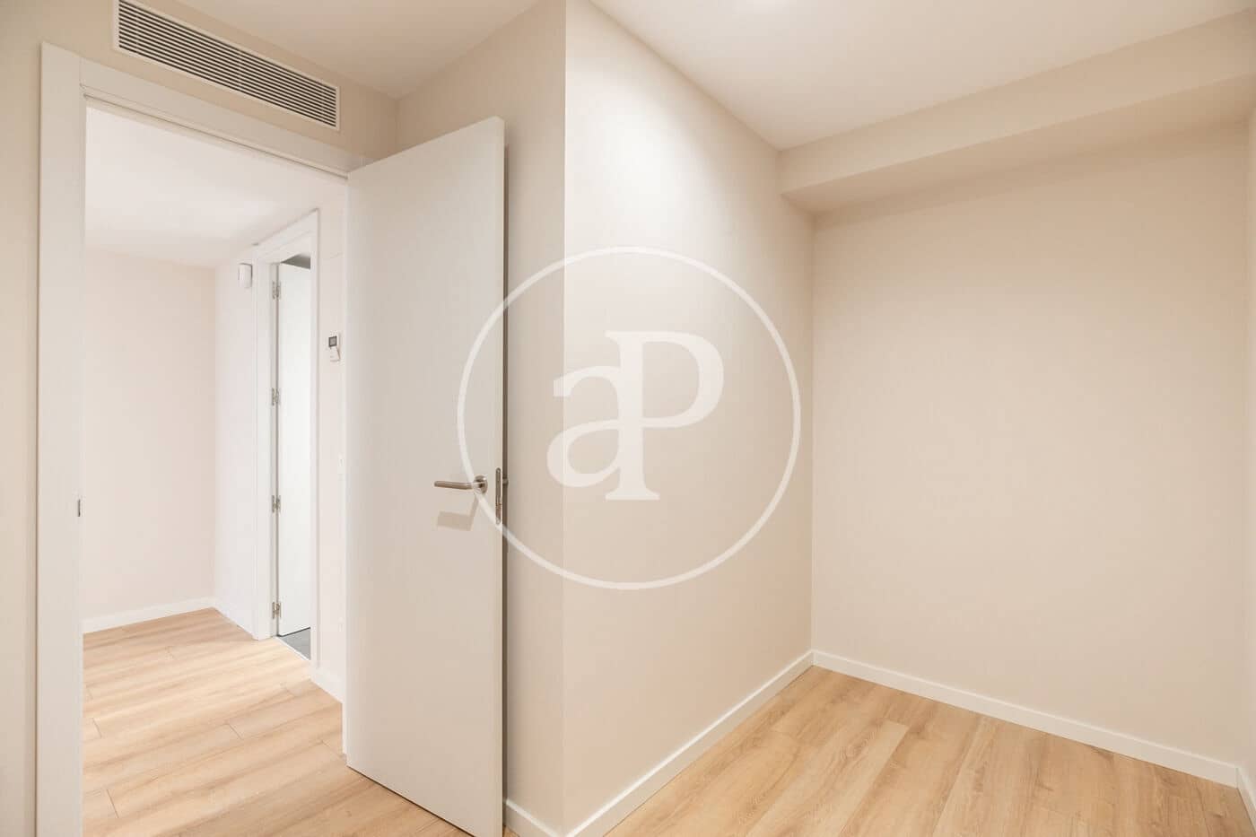 Leilighet til salgs i L'Hospitalet de Llobregat - € 465 000 (Ref: 8986789)