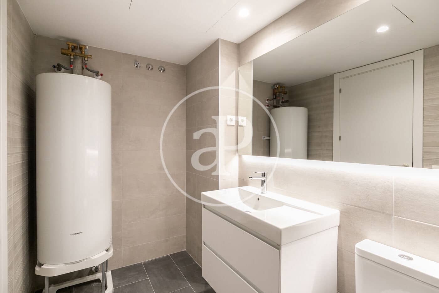 Leilighet til salgs i L'Hospitalet de Llobregat - € 465 000 (Ref: 8986789)