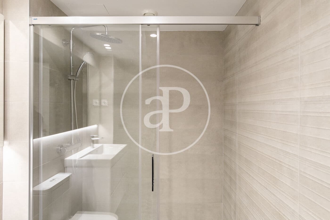 Leilighet til salgs i L'Hospitalet de Llobregat - € 465 000 (Ref: 8986789)