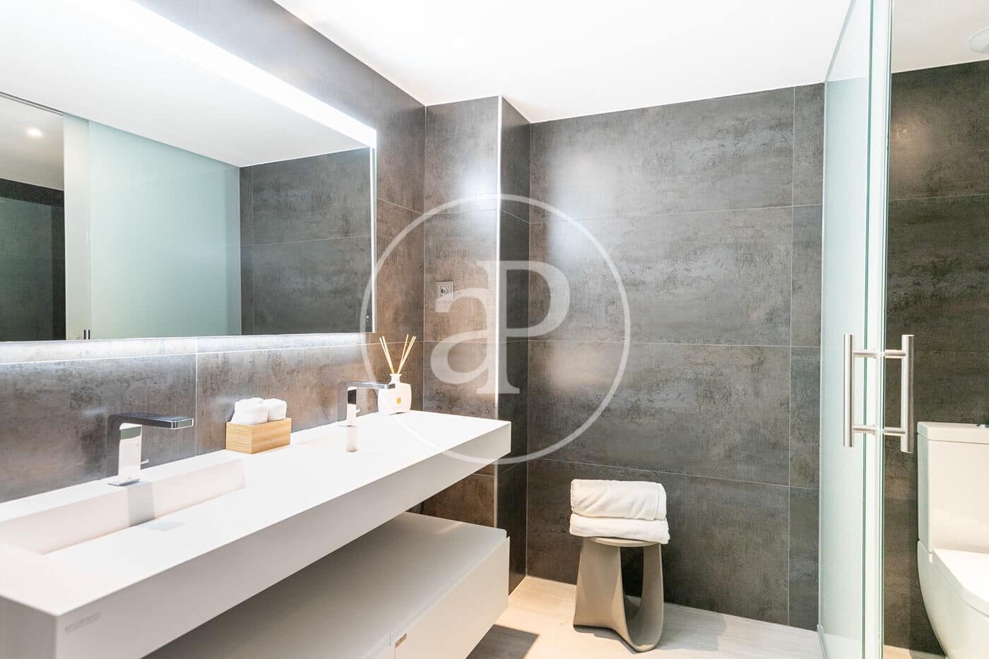 6 soveværelse Lejlighed til salg i Esplugues de Llobregat med swimmingpool - € 2.058.000 (Ref: 8986793)