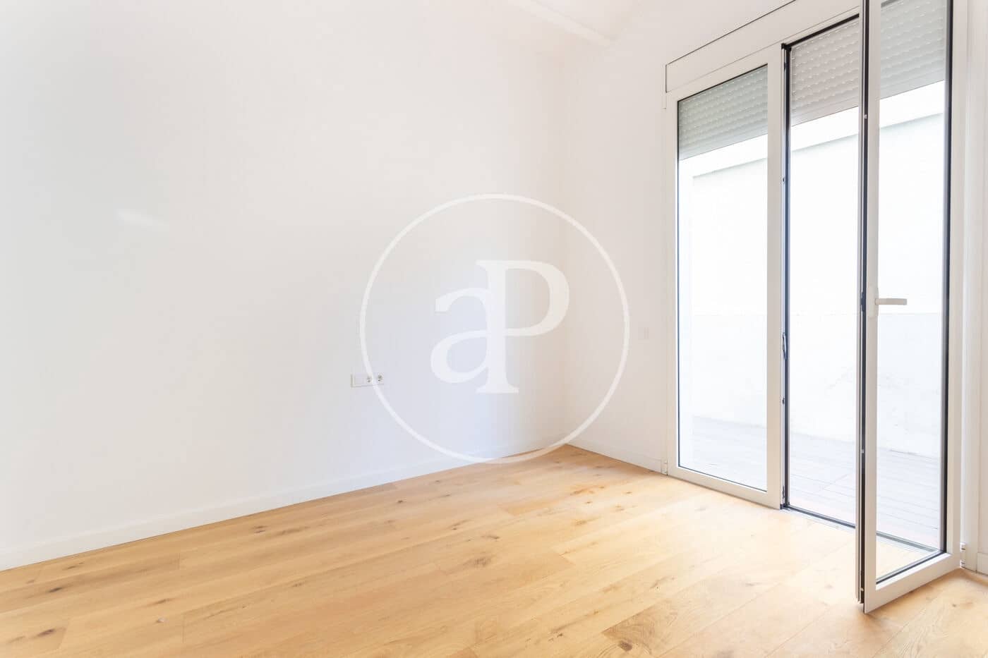 Apartment for sale in Barcelona city - € 670,000 (Ref: 8986796)