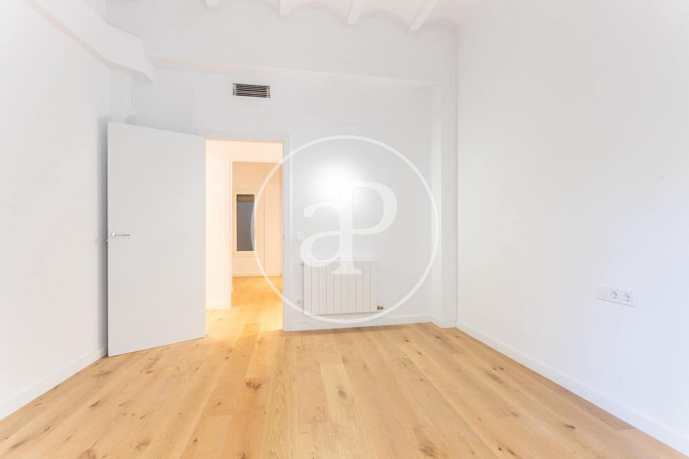 Apartment for sale in Barcelona city - € 670,000 (Ref: 8986796)