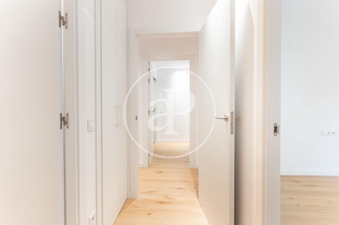 Apartment for sale in Barcelona city - € 670,000 (Ref: 8986796)