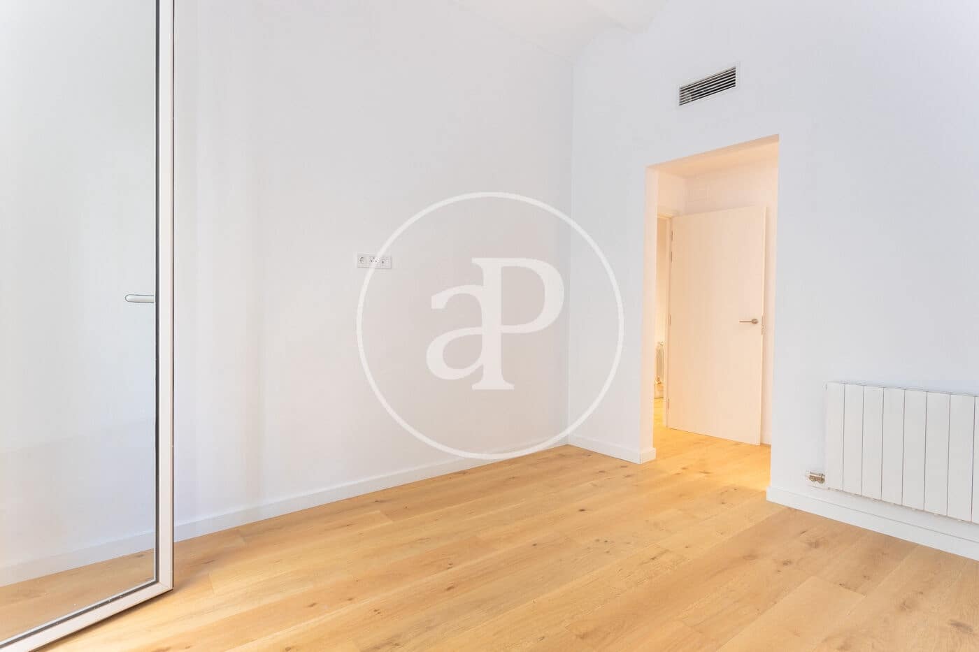 Apartment for sale in Barcelona city - € 670,000 (Ref: 8986796)