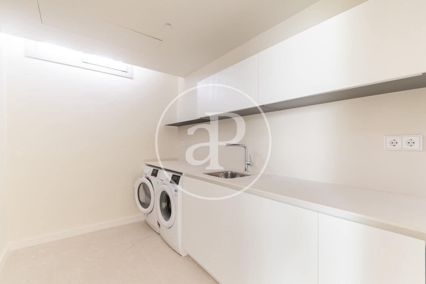 Apartment for sale in Sitges with pool - € 2,840,000 (Ref: 8986807)