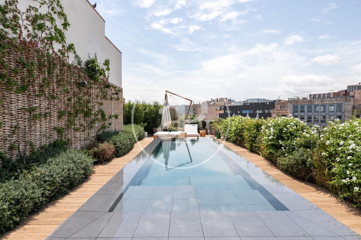 Leilighet til salgs i Barcelona by med svømmebasseng - € 1 050 000 (Ref: 8986816)