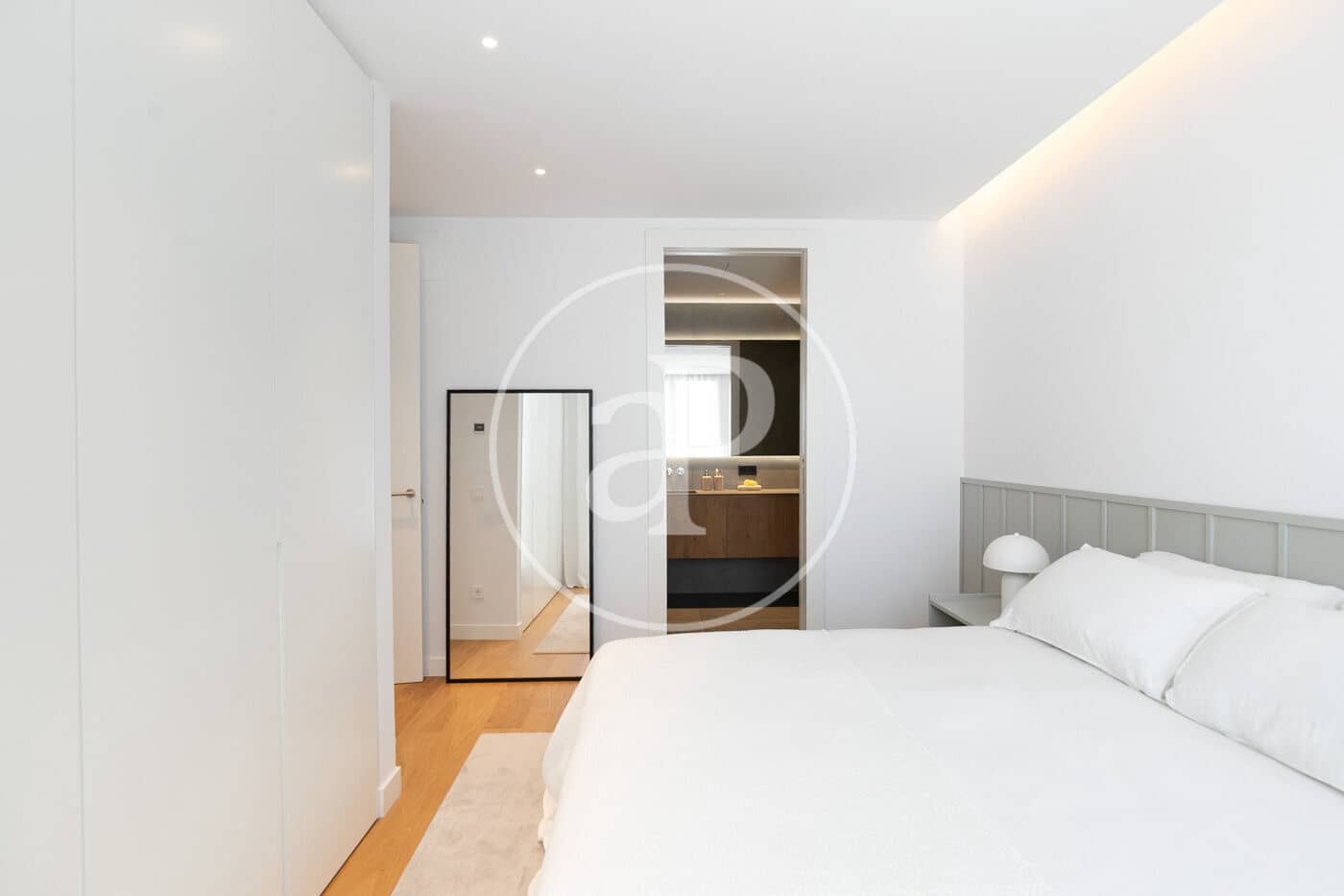 Leilighet til salgs i Barcelona by med svømmebasseng - € 1 050 000 (Ref: 8986816)