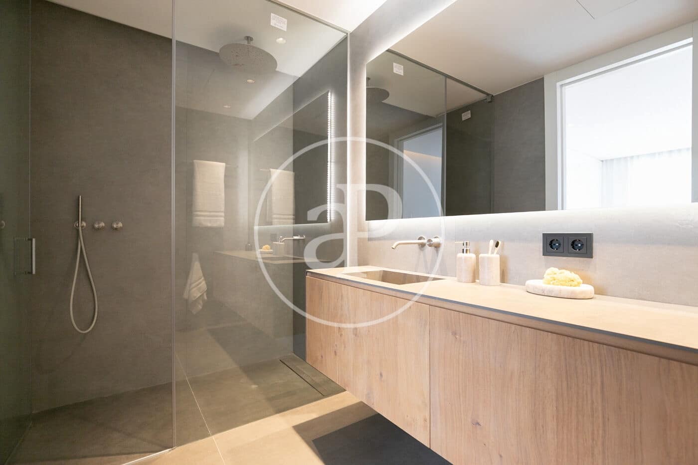 Leilighet til salgs i Barcelona by med svømmebasseng - € 1 050 000 (Ref: 8986816)