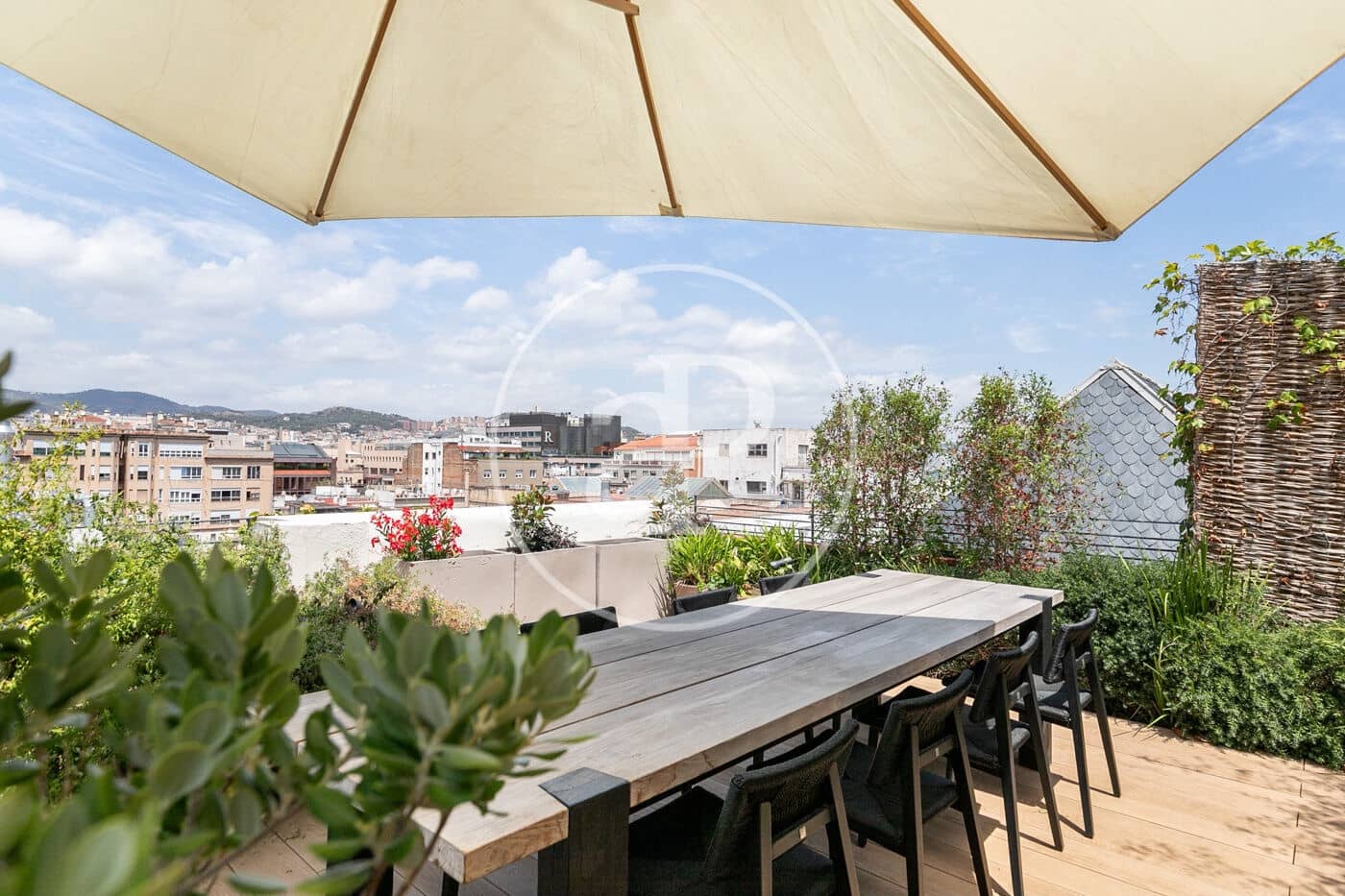 Leilighet til salgs i Barcelona by med svømmebasseng - € 1 050 000 (Ref: 8986817)