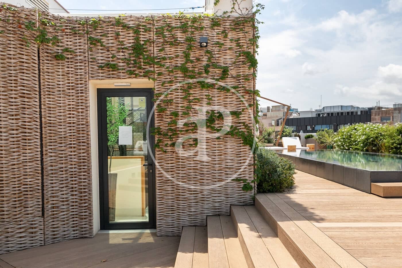 Leilighet til salgs i Barcelona by med svømmebasseng - € 1 050 000 (Ref: 8986817)