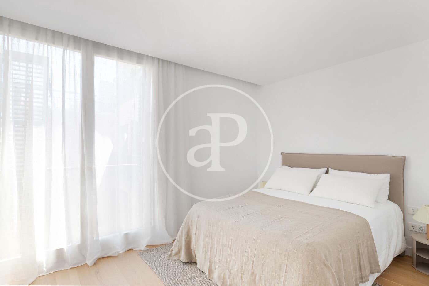 Leilighet til salgs i Barcelona by med svømmebasseng - € 1 050 000 (Ref: 8986817)