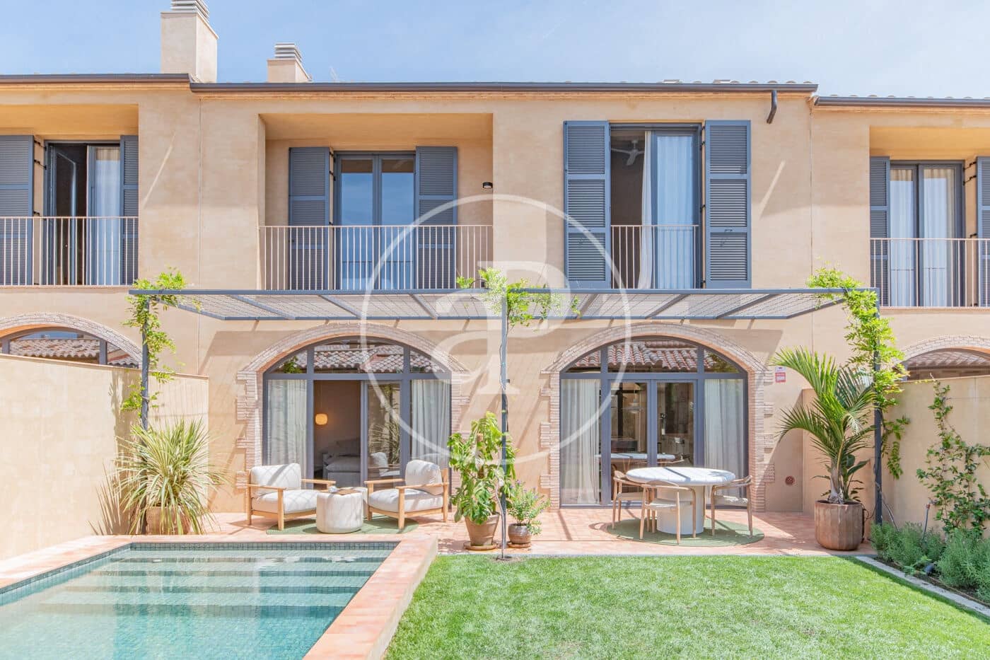 Lejlighed til salg i Gualta med swimmingpool - € 890.000 (Ref: 8986852)