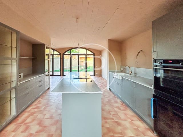Leilighet til salgs i Gualta med svømmebasseng - € 890 000 (Ref: 8986853)