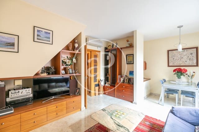 4 slaapkamer Villa te koop in Sant Martí de Provenals, Barcelona stad - € 850.000 (Ref: 8992187)