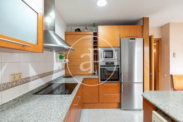 4 slaapkamer Villa te koop in Sant Martí de Provenals, Barcelona stad - € 850.000 (Ref: 8992187)
