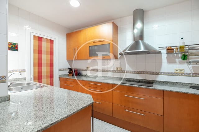 4 slaapkamer Villa te koop in Sant Martí de Provenals, Barcelona stad - € 850.000 (Ref: 8992187)