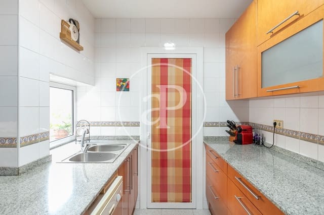 4 slaapkamer Villa te koop in Sant Martí de Provenals, Barcelona stad - € 850.000 (Ref: 8992187)