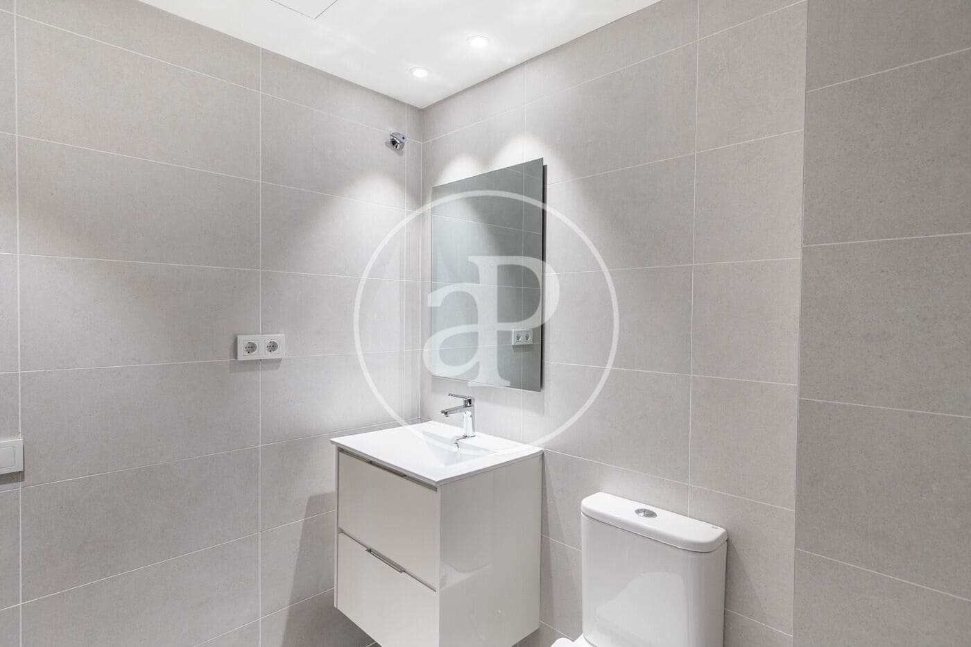 Apartamento de 2 habitaciones en Barcelona ciudad en alquiler - 1.700 € (Ref: 8992188)