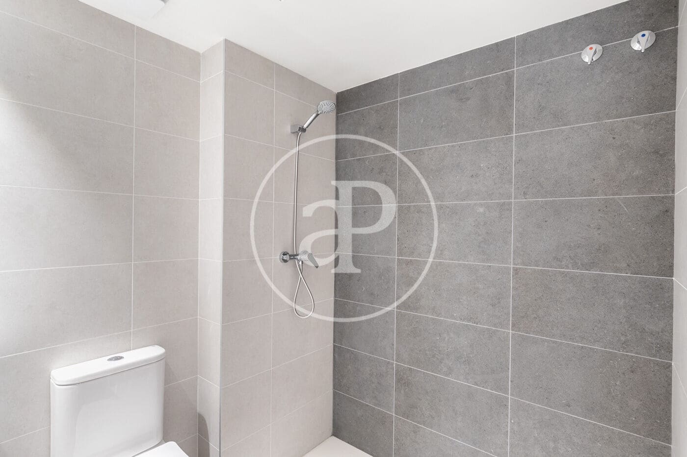 Apartamento de 2 habitaciones en Barcelona ciudad en alquiler - 1.700 € (Ref: 8992188)