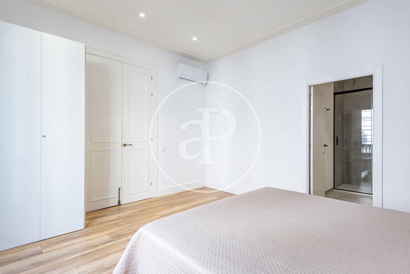 2 bedroom Apartment for rent in Barcelona city - € 2,000 (Ref: 8999464)